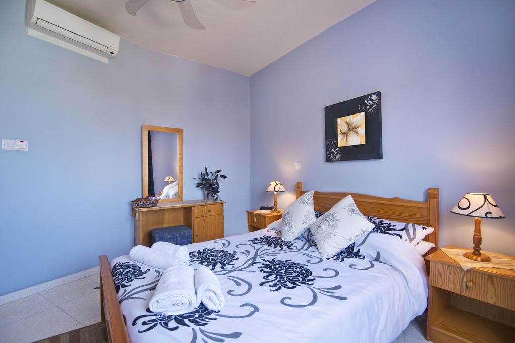 King'S Palace Apartment Пафос Экстерьер фото